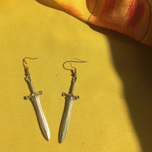 metal sword earrings💕
